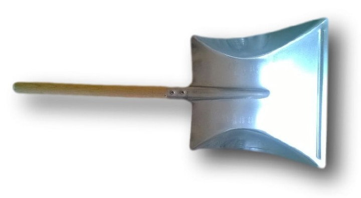 szufelka-metalowa-z-drewniana-raczka.jpg